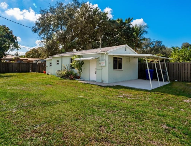 Hollywood House: 5608 Buchanan St