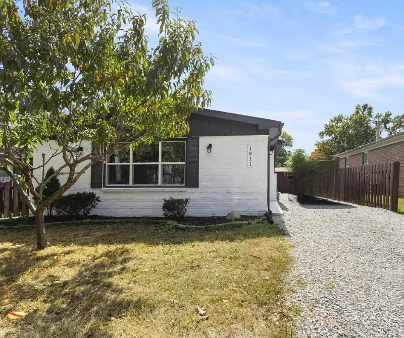 Noblesville House: 1811 Cherry St,