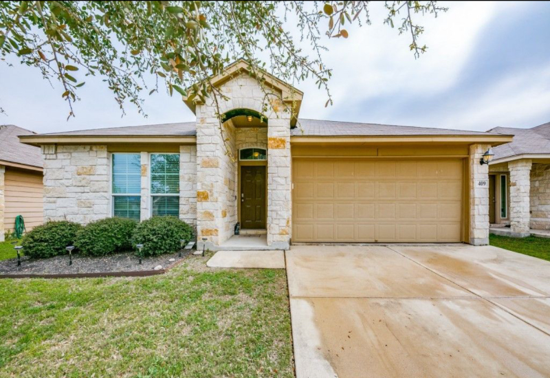 San Marcos House: 409 Capistrano Dr