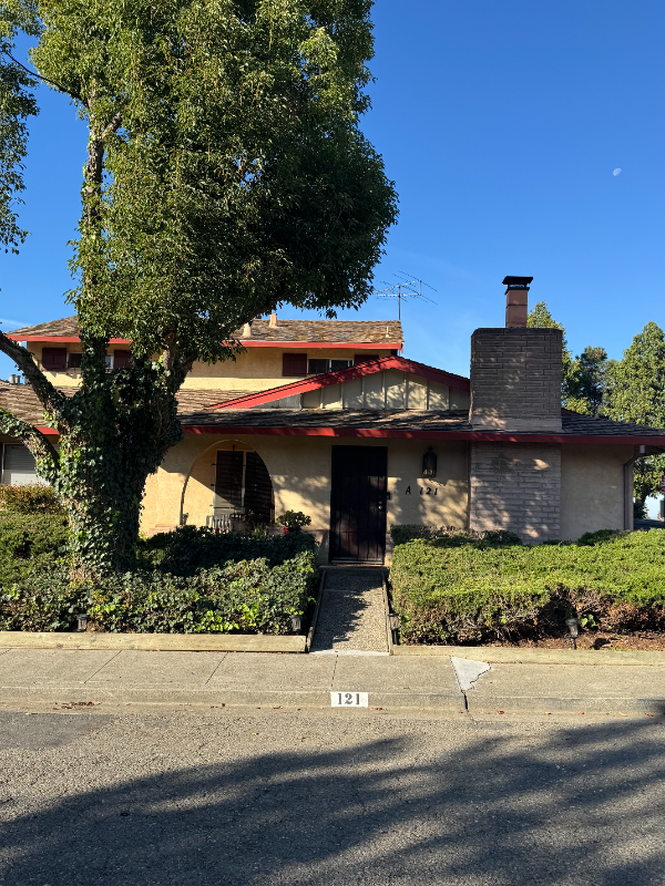 Vallejo Multiplex: 121 Yorkshire Ct