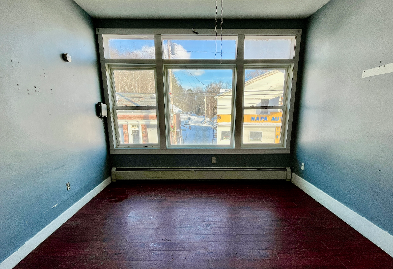 Bingham Apartment: 342 Main St