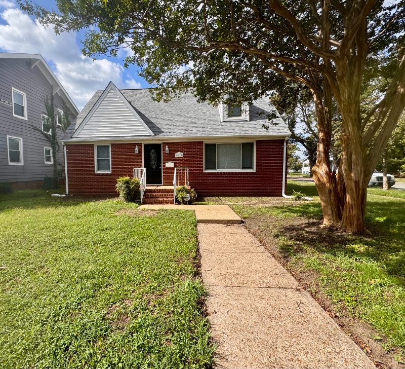 Newport News House: 5215 Huntington Ave