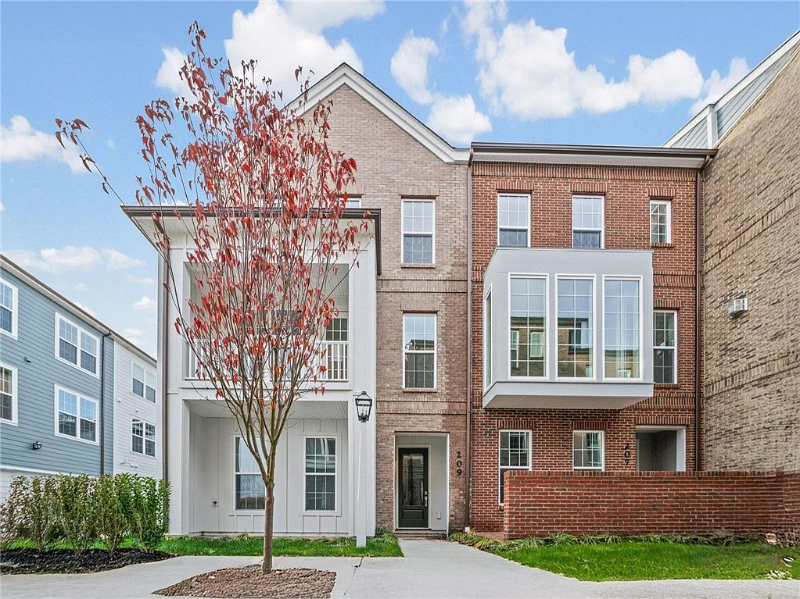 Cranberry twp Townhome: 207 Oliver Lane