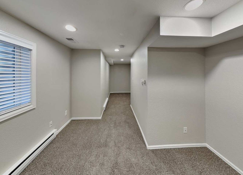 Thornton House: 12355 E Glencoe St