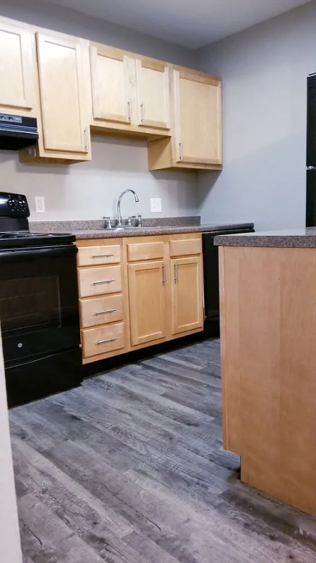 Toledo Apartment: 2323 Shoreland ave