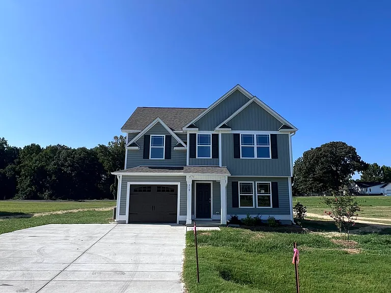 Smithfield House: 218 Lotus Ave