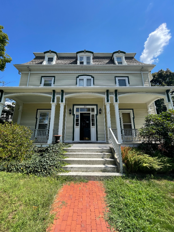 Newtonville Apartment: 36 Central Ave