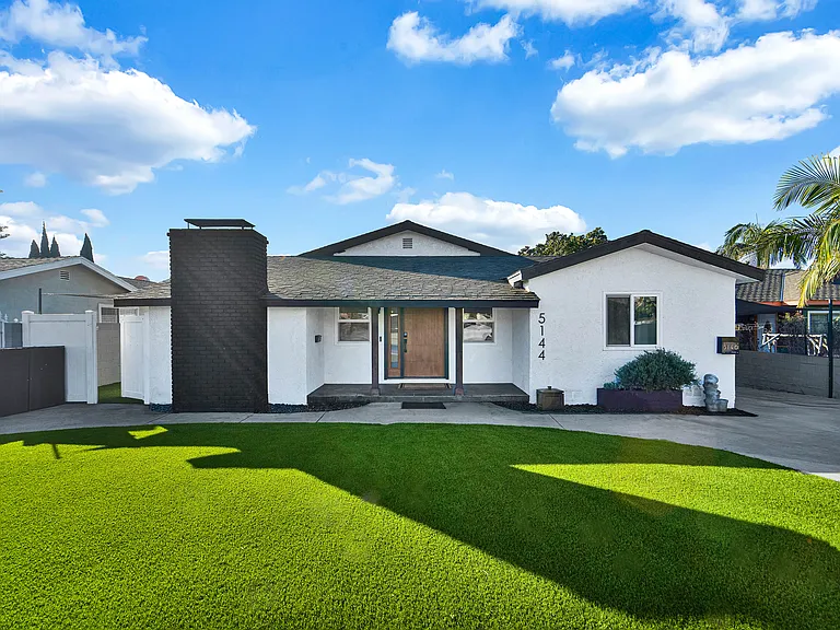 Hawthorne House: 5144 W 141st St