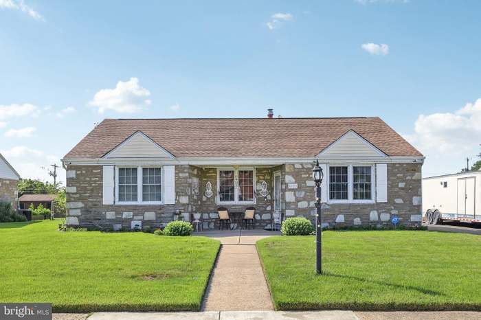 Philadelphia House: 9959 Ferndale St,