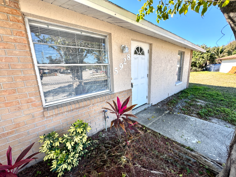 Bradenton Multiplex: 5928/5930 13th Street Court East