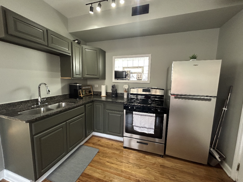CHICAGO Condo: 3034 W Montrose Ave