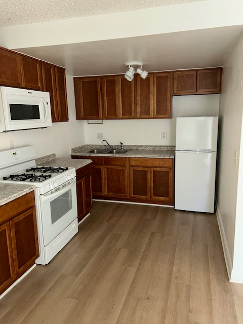 Ventura Apartment: 855 Buena Vista St.