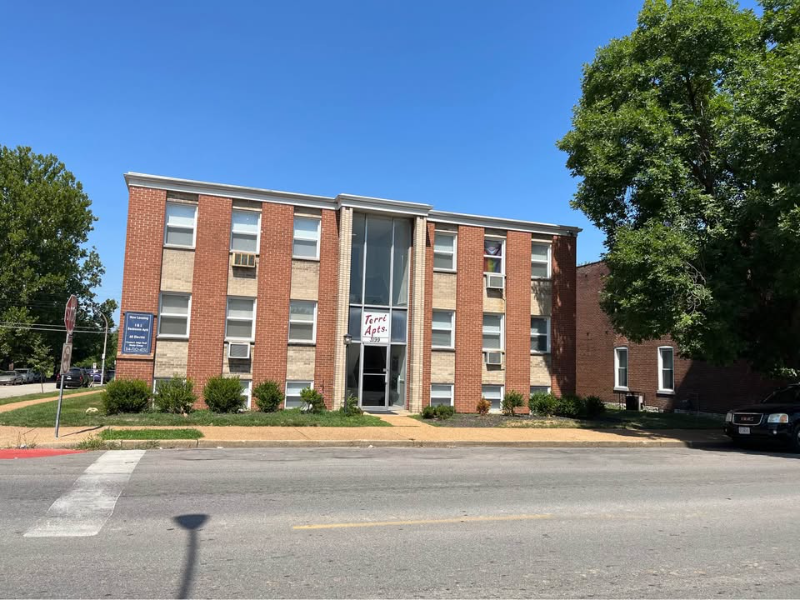 St. Louis Apartment: 3199 Morganford