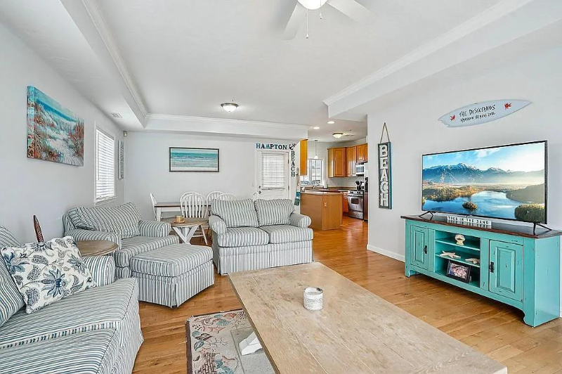 Hampton Condo: 7 F Street