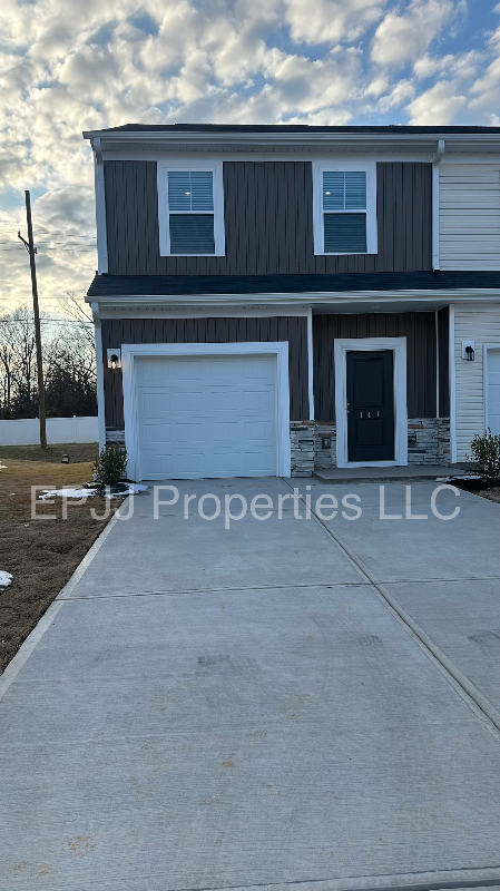 Greer Townhome: 141 Randwick ln