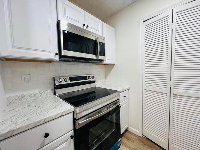 Wellington Townhome: 11877 Sturbridge Lane