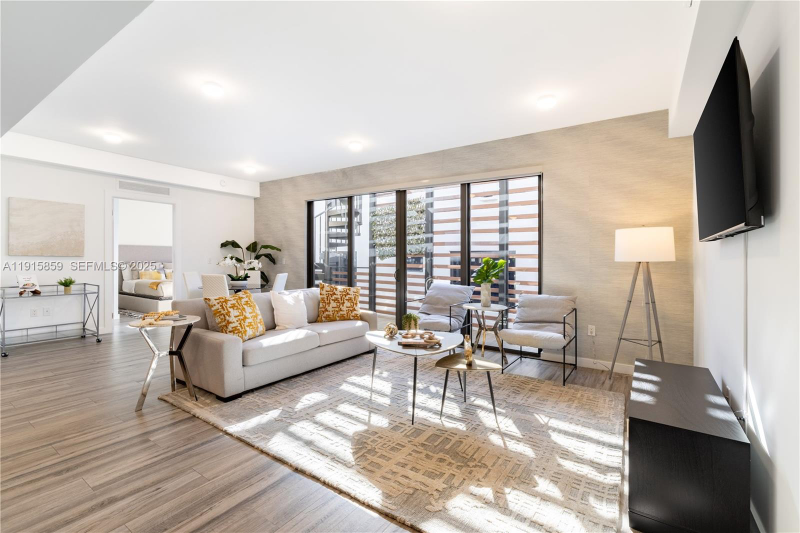 MIAMI Condo: 2955 S Bird Ave