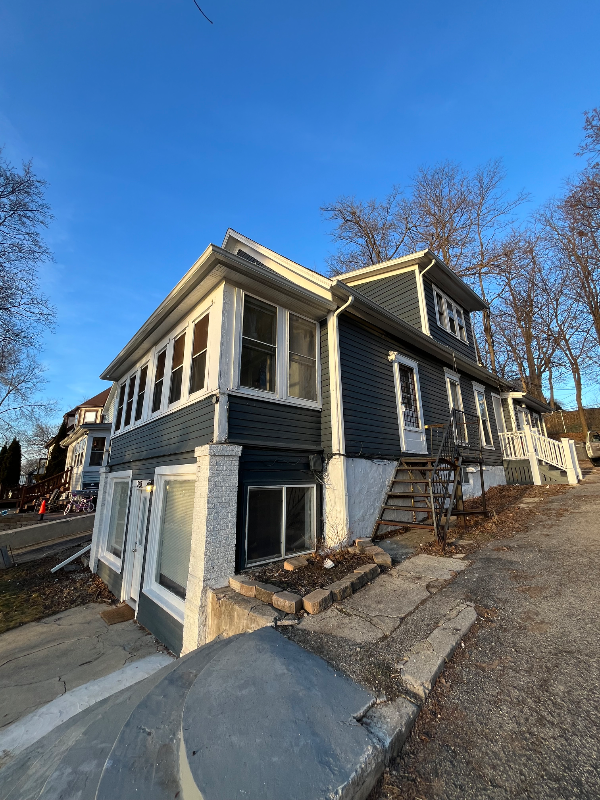 Elgin Apartment: 393 Wellington Ave