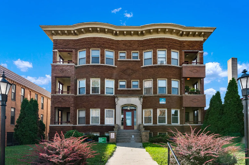 Milwaukee Apartment: 2311 W Wisconsin Ave