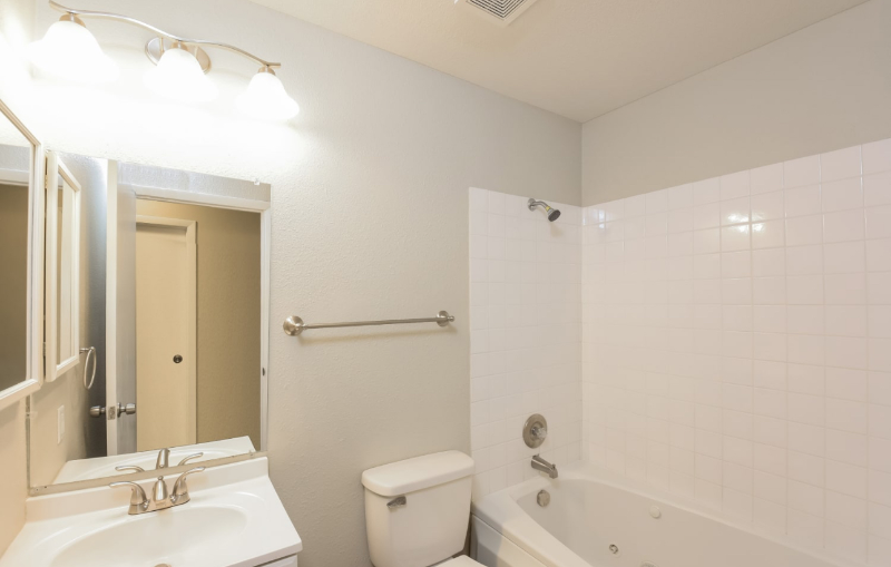 Aurora House: 15508 N Oxford Avenue