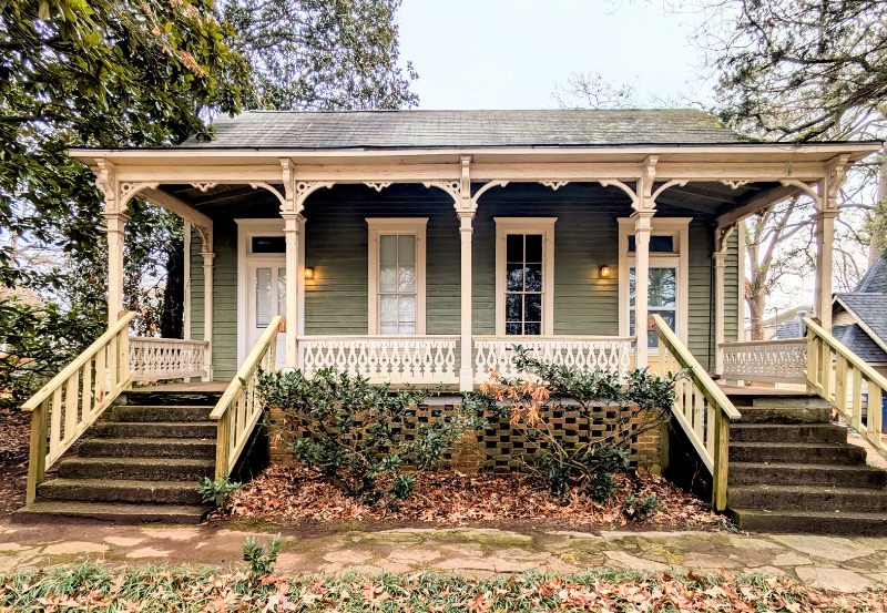 Clarkston House: 955 Rogers St.