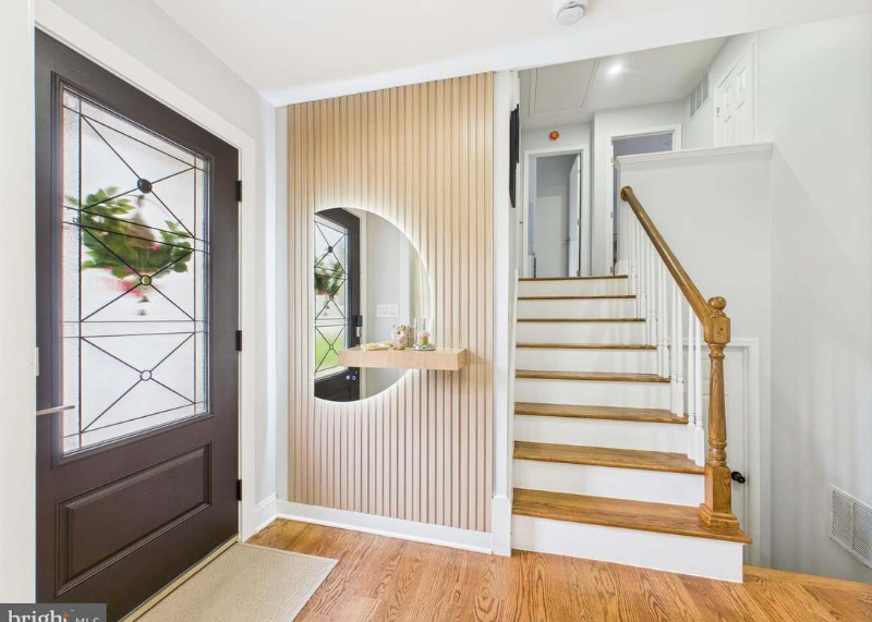 College Park House: 9214 Davidson st