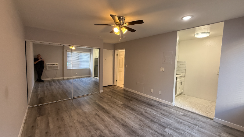 Hollywood Apartment: 7044 Hawthorn Ave 110