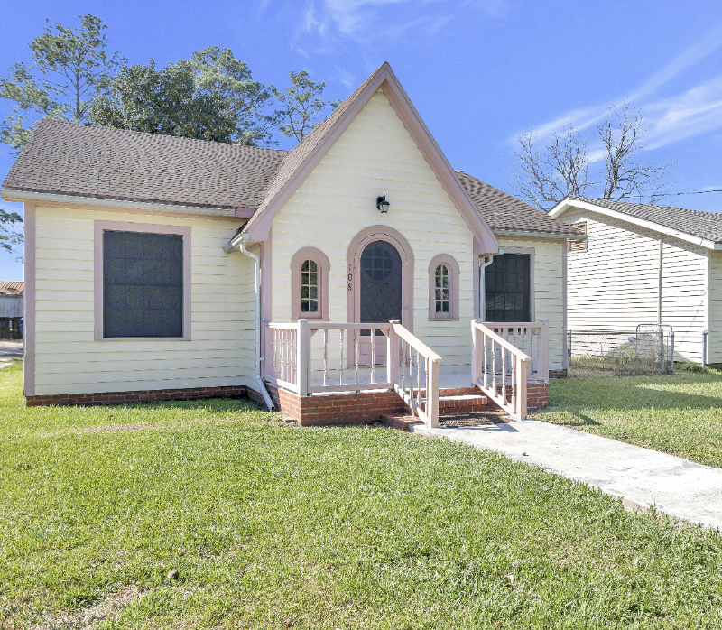 Lafayette House: 108 Sharon Street