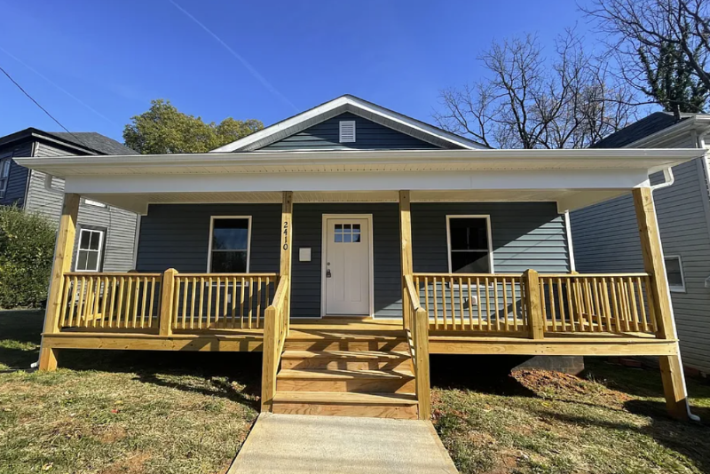 Lynchburg House: 2410 Poplar St