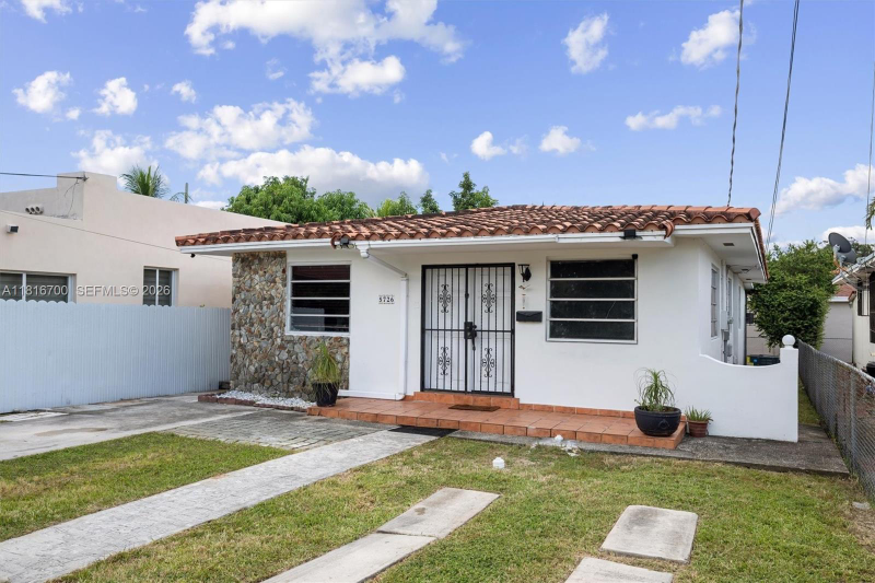 miami House: 5726 SW 20th St