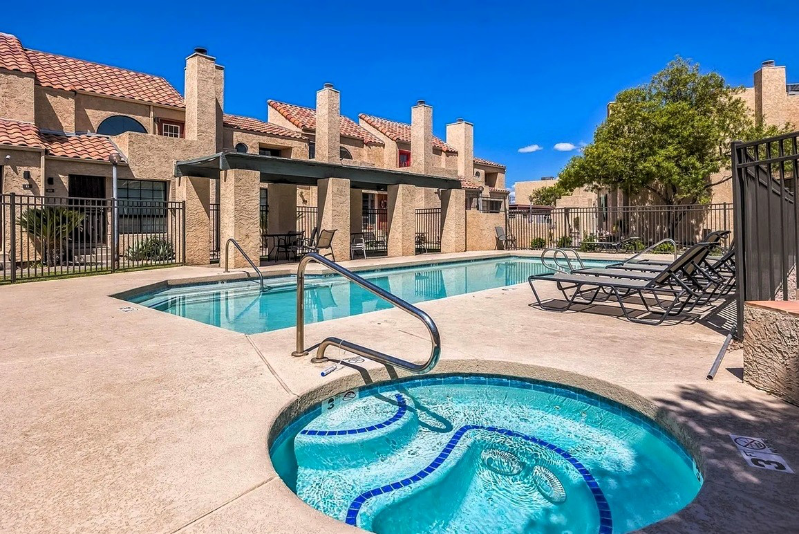 Phoenix Townhome: 1025 E Highland Ave