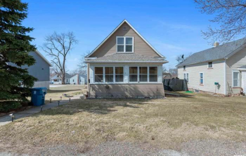 East moline House: 111 21st st