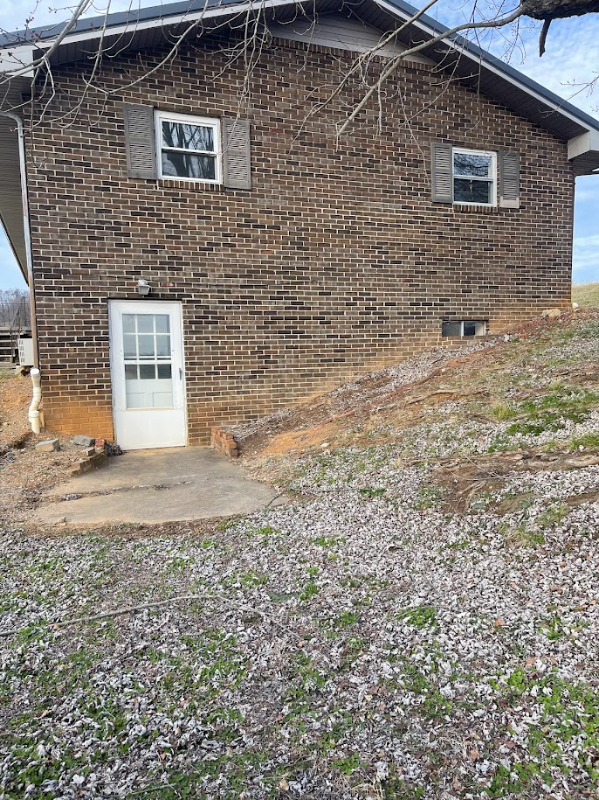 Surgoinsville Apartment: 228 Gatewood Rd