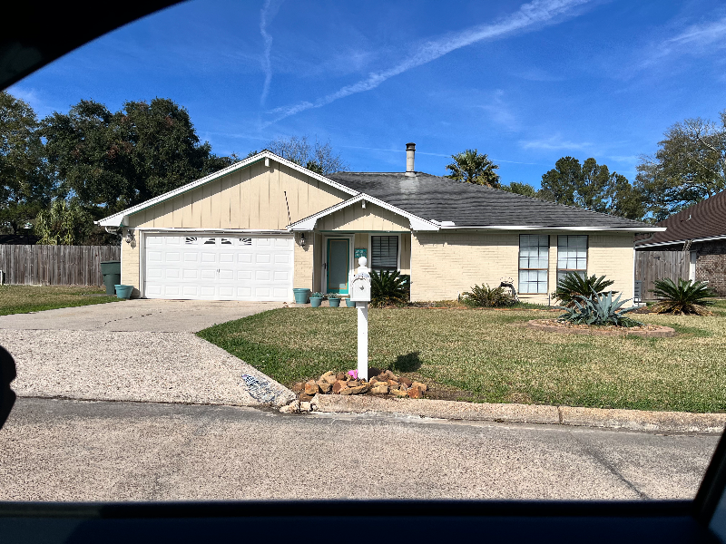 Beaumont House: 5010 Chinquapin Ln,