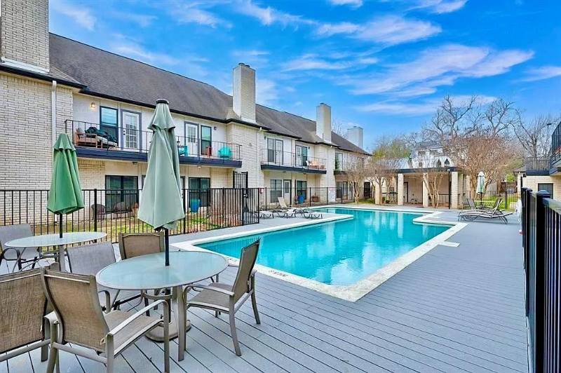 Austin Townhome: 1307 Kinney Avenue