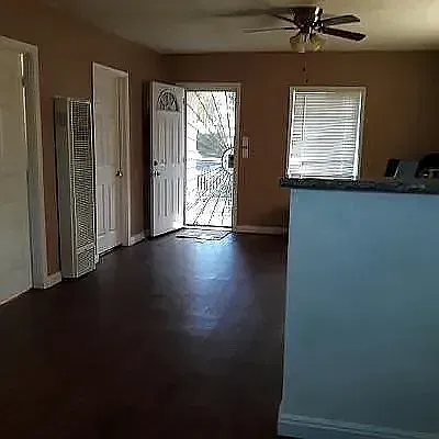 Los Angeles House: 4435 Triggs St,