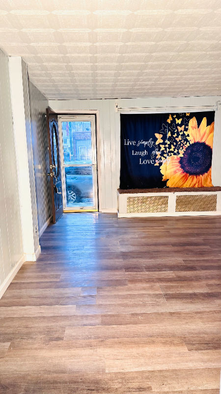 Saint Clair House: 13 N 2nd St