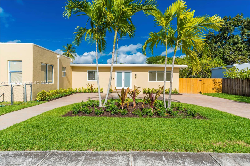 MIAMI House: 6499 SW 39th St