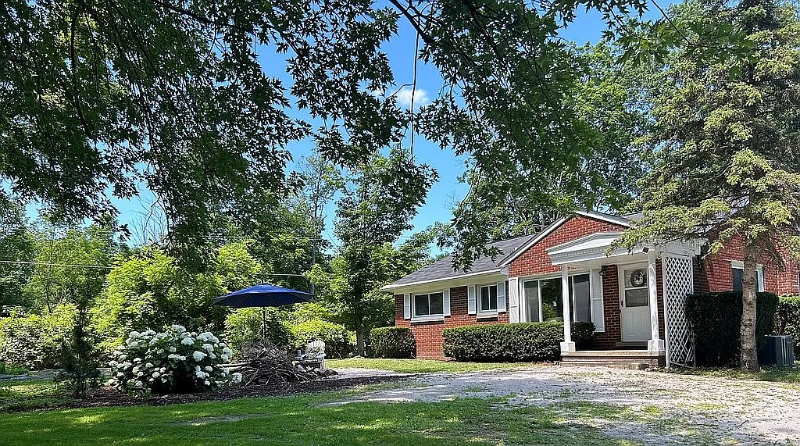 Plymouth House: 8701 Brookville Rd