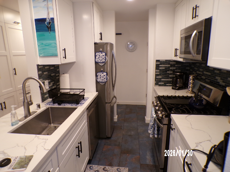 San Diego Apartment: 1621 Hotel Circle So #E128