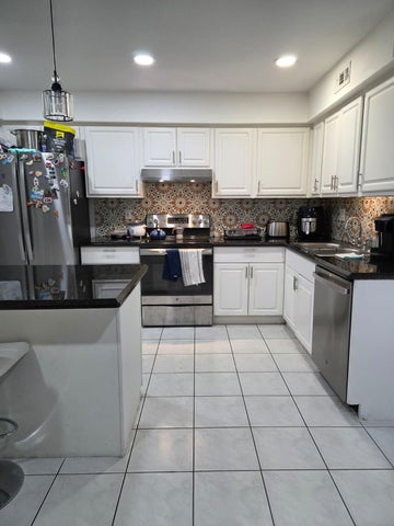 Palm Beach Gardens Townhome: 810 Sandtree Drive