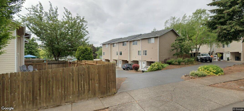 Salem Townhome: 2214 Maplewood Dr S,