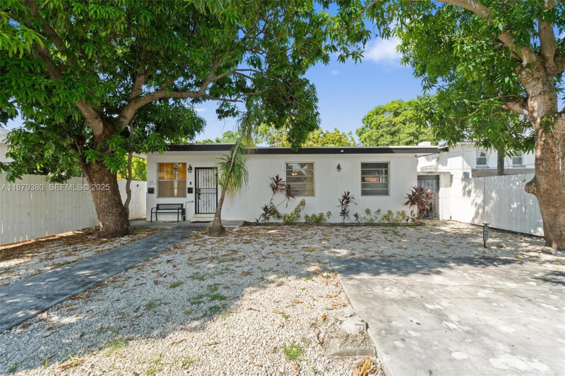 MIAMI House: 2453 SW 17th St