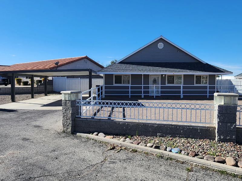 Henderson House: 318 Fife St