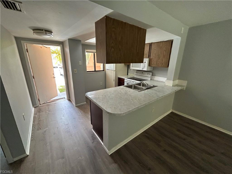 Fort Myers Condo: 2690 Park Windsor Dr