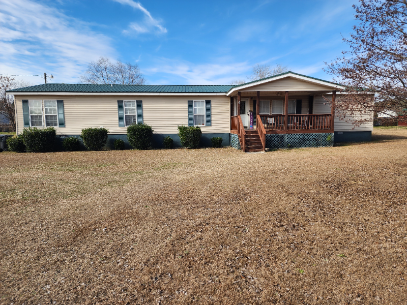 Milledgeville House: 121 Sugarberry Dr