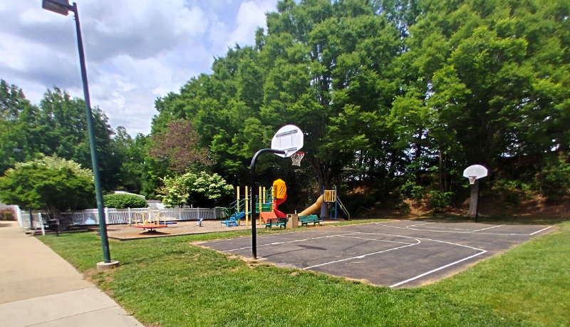 Lynchburg Apartment: 600 Reusens Road