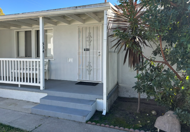 Burbank House: 534 N Niagara St,