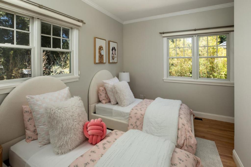 Palo Alto House: 660 Palo Alto Ave