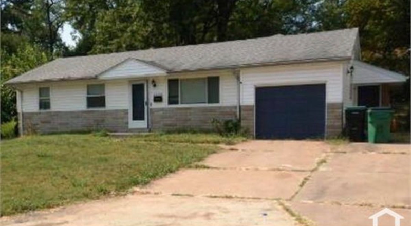 St. Louis House: 10201 McCartney Ln